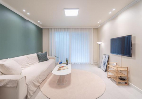 Osondoson Stay-5min to Hapjeong Station, family favorites, 3bed room, large living room